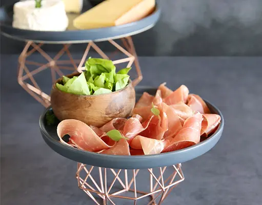 DIY mars plateau charcuterie