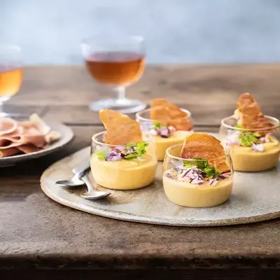 Verrine houmous patates douces et chips jambon cru 