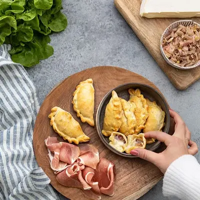 Empanadas reblochon lardons