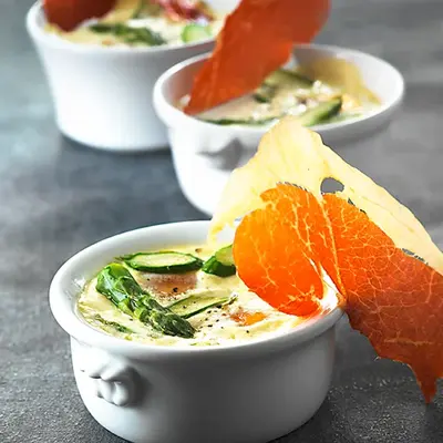 oeufsCocottesCrèmeAspergesChipsJamboncru